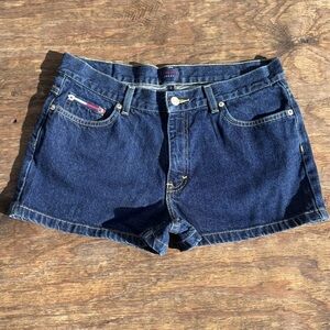 Vintage 90’s Tommy Hilfiger Dark Wash Jean Shorts!